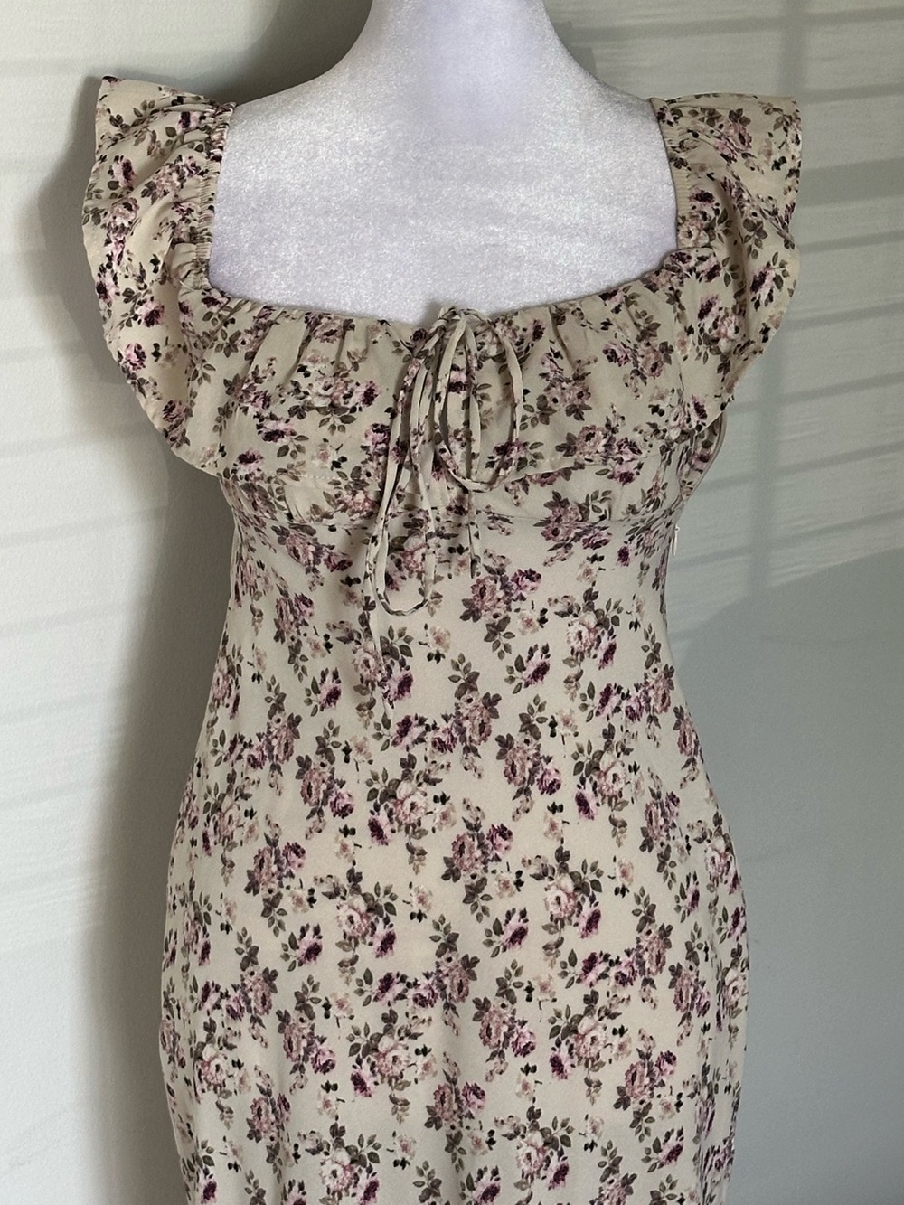 Elegant Floral Tie-Front Maxi Dress- Women’s Stylish Essential Must Haves - Picture 3 of 4